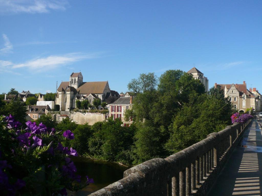 Logis Hotel Saint-Roch Pleumartin Exterior photo