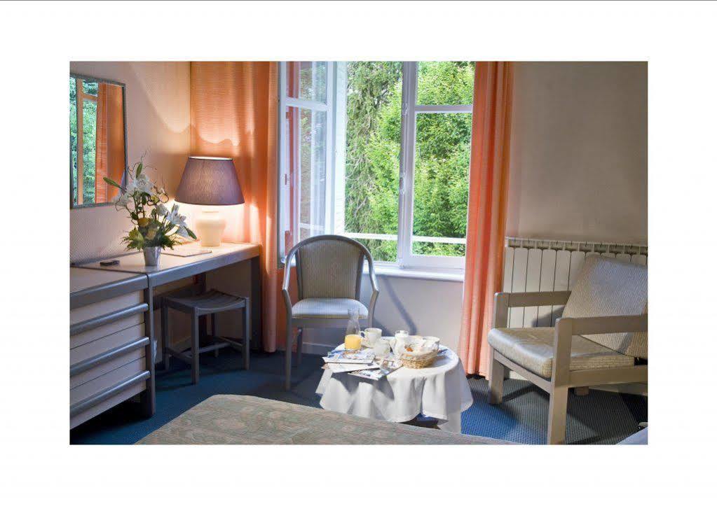 Logis Hotel Saint-Roch Pleumartin Exterior photo